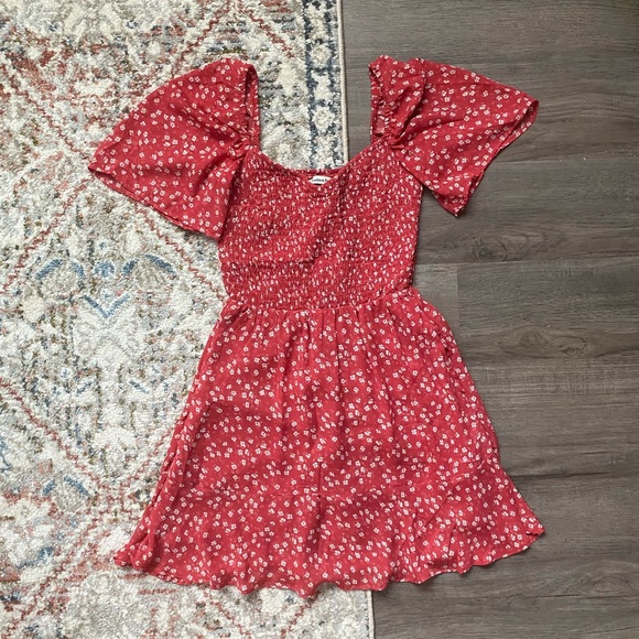 Abercrombie & Fitch Red and White Floral Chiffon Flutter Short Sleeve Mini Dress - Picture 1 of 5